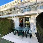 Apartment Cote D'azur Saint-raphael, Rez-jardin Renove