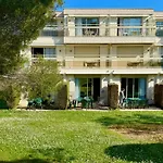 Cote D'azur Saint-raphael, Rez-jardin Renove Apartment Saint-Raphaël