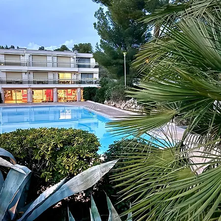 Cote D'azur Saint-raphael, Rez-jardin Renove Apartment Saint-Raphaël